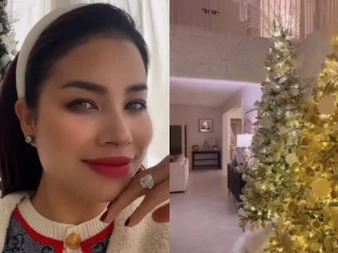 Phạm Hương "flex" biệt thự lên đèn đón Noel: Bày trí 6 cây thông, nhìn toàn cảnh phòng khách biết giàu cỡ nào