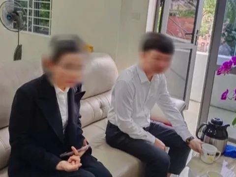 Video nữ nhân viên ngân hàng kể lại giây phút bị kẻ cướp kề dao vào cổ đe doạ