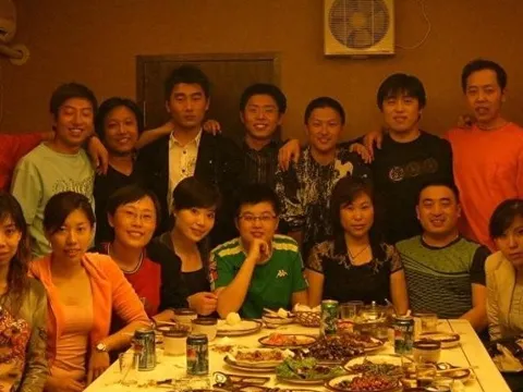 Họp lớp sau 18 năm tốt nghiệp đại học: 4 sự thật khiến ai cũng nghẹn ngào suy ngẫm, bằng cấp, điểm số chẳng còn ý nghĩa!