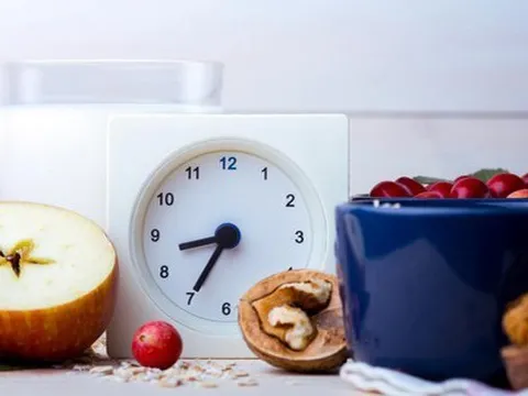 Giảm cân, hết mất ngủ nhờ... ăn sáng trễ?