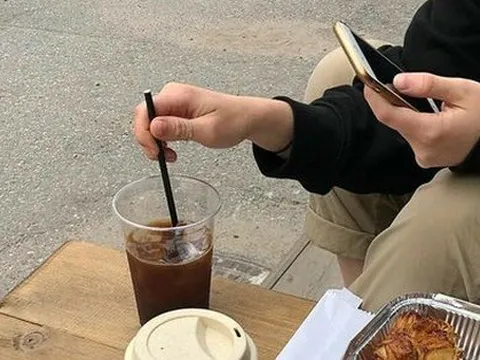 Người đàn ông 35 tuổi gan trắng xoá do uống một ly này mỗi ngày, nguy cơ ung thư tăng cao