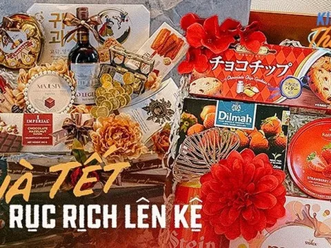 Kinh doanh mùa Tết đã bắt đầu, nhiều chị em ráo riết nhập hàng, chi tiền triệu học cách gói giỏ quà cho đúng xu hướng