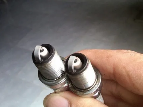 Cách 'bắt bệnh' động cơ thông qua tình trạng của bugi