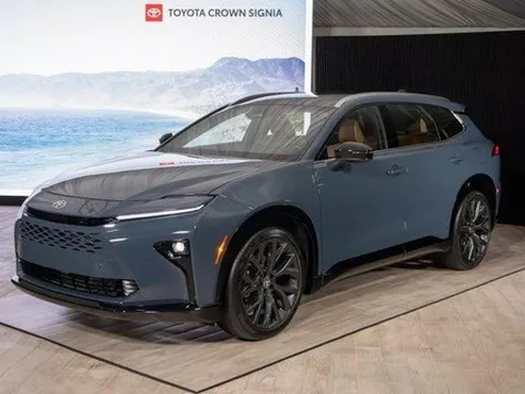 Ra mắt Toyota Crown Signia: 5 chỗ, nhỏ hơn Highlander, thế chân Venza bị khai tử cuối năm nay