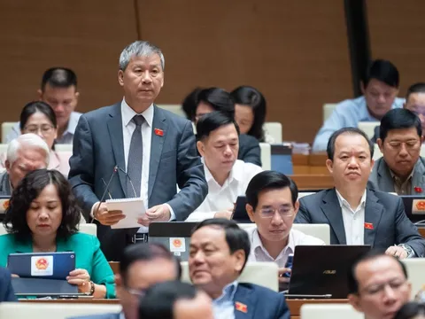 Đại biểu QH đề nghị bỏ giấy chuyển viện vì rất phiền toái, mất thời gian
