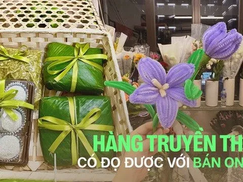Ngoài hoa tươi, chị em văn phòng "có gì bán đó" kiếm thêm dịp 20/11
