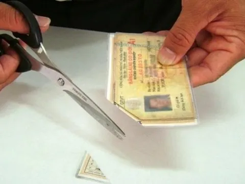 Sử dụng giấy phép lái xe hết hạn có bị phạt hay không?