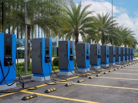 EVN tăng giá, VinFast tăng phí