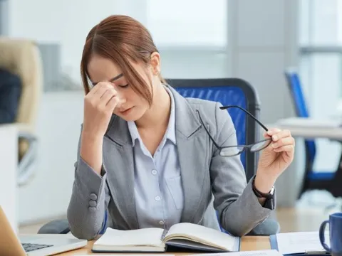 Được thăng chức vài tháng tôi đã hối hận, muốn quay lại làm nhân viên: Áp lực, làm thêm giờ sẽ huỷ hoại cuộc sống của bạn