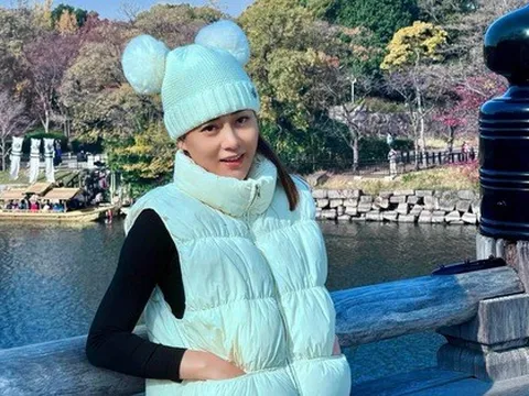 "Mẹ bầu" Phương Oanh tranh thủ đi du lịch sau thông báo mang song thai, nhan sắc ngày càng mặn mà