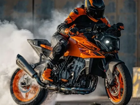 KTM 990 Duke 2024 ra mắt với thiết kế táo bạo