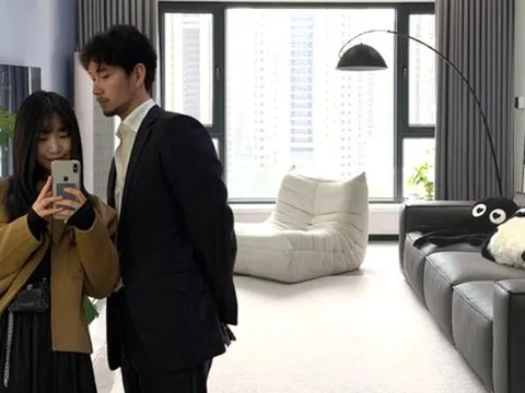 Căn nhà dùng nội thất đen trắng nhưng đầy ấn tượng của vợ chồng mới cưới