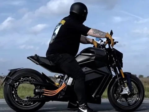 Siêu mô tô điện bánh không trục, tốc độ 200km/h