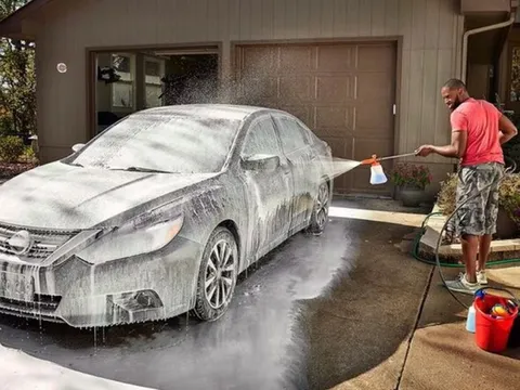 Mẹo tránh trầy xước khi rửa xe
