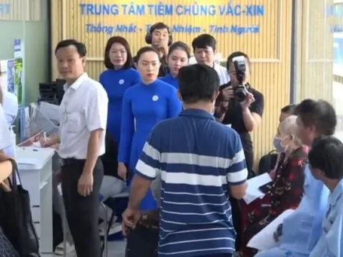 Mở trung tâm tiêm chủng vắc-xin dành cho người lớn tuổi, có bệnh nền