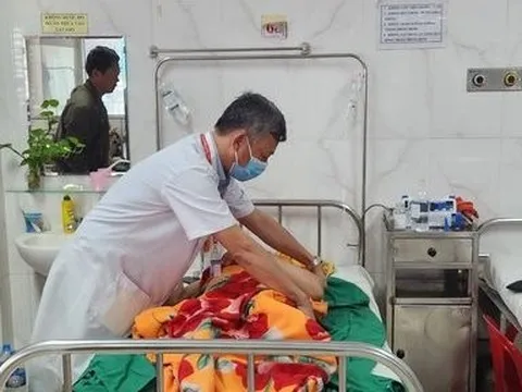 Người phụ nữ bị gãy cột sống, đứt tủy sống sau khi té xuống giếng