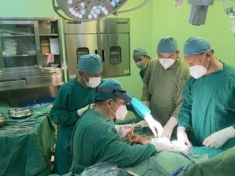 7 giờ “cứu sống” cánh tay người đàn ông bị máy đan lưới cuốn đứt rời