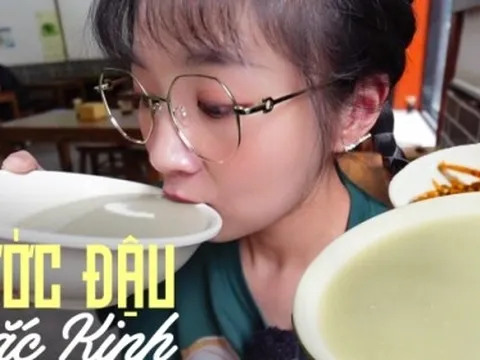 Nước đậu Bắc Kinh có vị gì hấp dẫn khiến người già bản địa cực mê, nhưng giới trẻ uống thử thì... cực chê?