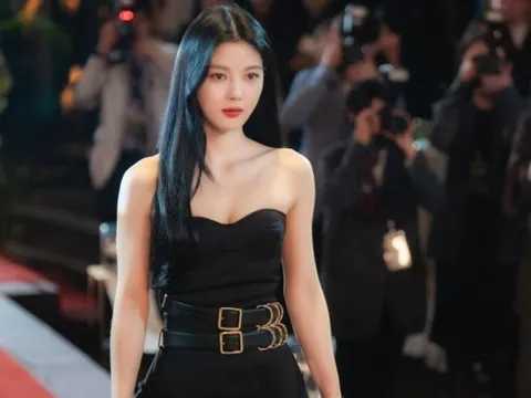 Kim Yoo Jung chính là mỹ nhân mặc đẹp nhất phim Hàn hiện tại, đúng chất tiểu thư sang chảnh mọi khung hình