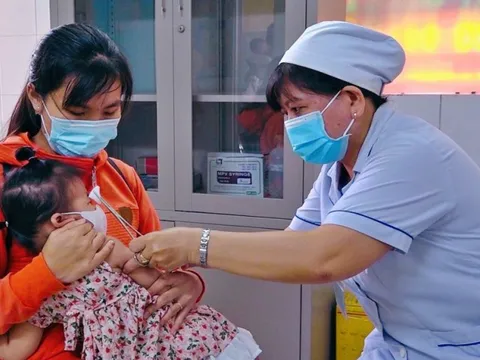 Tp.HCM cạn kiệt vắc-xin tiêm chủng mở rộng, mòn mỏi chờ cung ứng