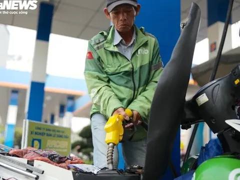 Đổ lẫn xăng RON92 và RON95 vào xe có gây hại?