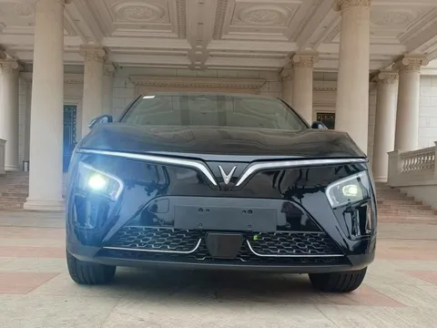 Nếu chỉ tính công suất, VinFast VF 7 mạnh ngang những 'khủng long' sau đây