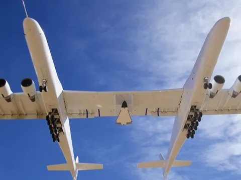 Phương tiện siêu thanh Talon-A được phóng từ máy bay hai thân siêu độc đáo