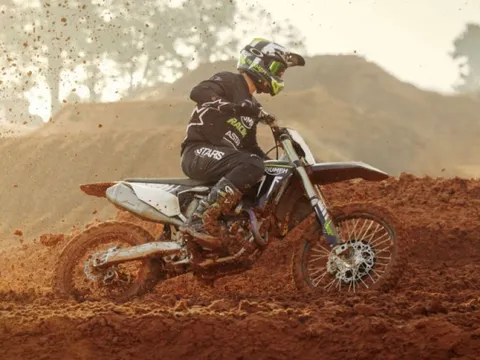 Ảnh chi tiết Triumph TF 250-X 2024: Thiết kế mới lạ đầy mạnh mẽ