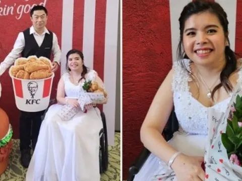 Làm đám cưới ngập gà KFC, cô dâu chú rể khiến dân mạng cười bò: Đến bó hoa cũng độc nhất!