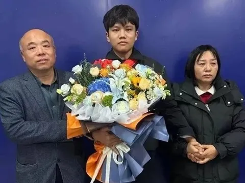 Chàng trai 25 tuổi từng bị mẹ bỏ rơi, bố mất sớm, bất ngờ phát hiện mình là con của một triệu phú