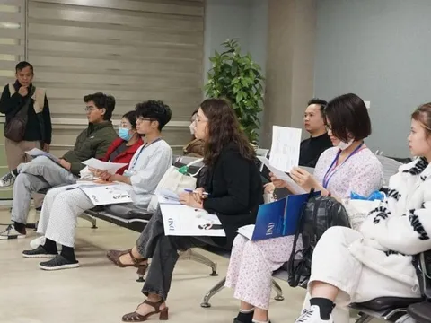 Mùa lễ hội cuối năm: Giới trẻ nô nức checkin trẩy hội tháo kính tại chương trình Smile Days DND 2024