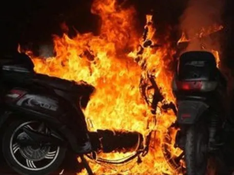 Vì sao pin xe điện khi cháy không thể dập tắt bằng bình chữa cháy mini?