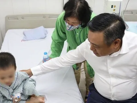 Trẻ mắc bệnh hiểm nghèo, điều trị dài ngày sẽ được trợ cấp hàng tháng