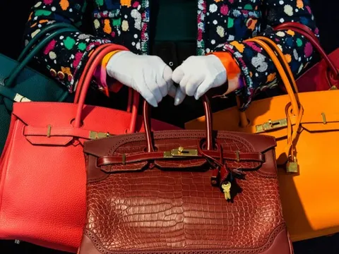 Chiếc túi đắt giá nhất hành tinh được đấu giá hơn 9 tỷ đồng: Không chỉ là túi, Hermès Birkin còn là biểu tượng của giàu có và quyền lực