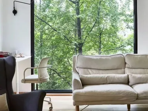 Rời nhà 100m2 về cải tạo lại căn hộ 27m2 vừa hẹp vừa dài,gia đình 5 người vẫn sống rất thoải mái