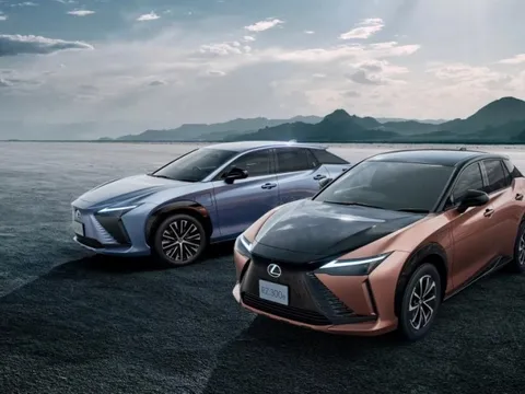 Lexus ra mắt RZ 300e 2024, rẻ hơn RZ 450e gần 100 triệu đồng