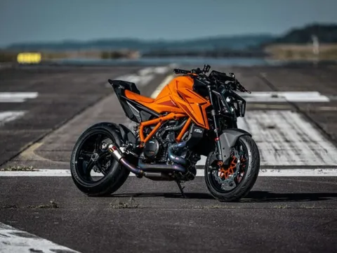 KTM 1390 Super Duke R 2024 "lột xác" trở thành mẫu mô tô mạnh mẽ nhất của hãng