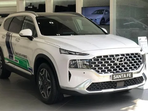 Loạt xe hybrid giảm giá mạnh tại Việt Nam: Santa Fe, H6 giảm hơn 200 triệu, Sorento, Yaris Cross rẻ hơn 100 triệu đồng