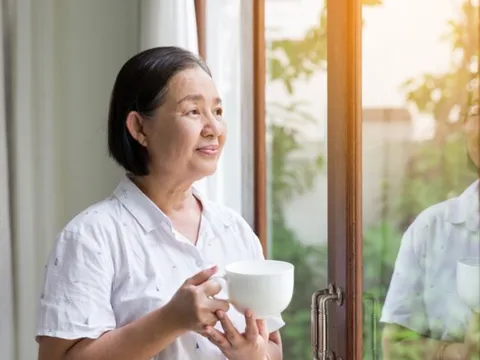 Về già muốn an hưởng cuộc sống, đừng ôm khư khư 4 CHUYỆN này trong lòng, người thông minh đều hiểu mà buông bỏ