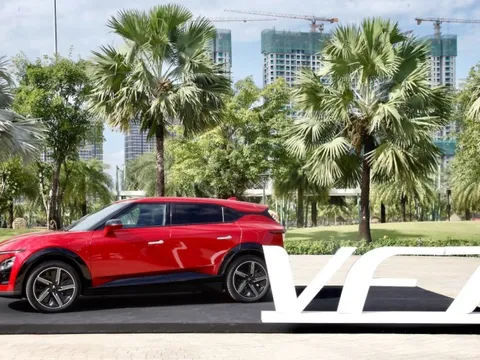 Với 200 triệu đồng, VinFast VF 7 Base và VinFast VF 7 Plus khác nhau như thế nào?