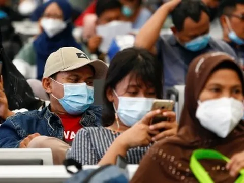Bệnh viêm phổi bùng phát ở Jakarta, Indonesia hối thúc người dân đeo khẩu trang