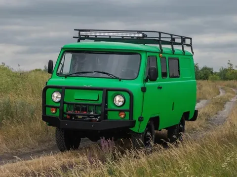 UAZ ra mắt 'ổ bánh mỳ' đặc biệt: Màu sơn bắt mắt, giá chưa tới 400 triệu nhưng có tiền chưa chắc mua được