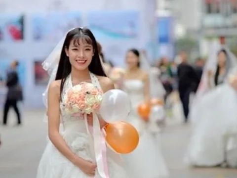 Quốc gia lớn nhất châu Á sắp trở thành “đất nước độc thân” như Nhật Bản: Phụ nữ học càng cao càng “ế”, muốn kết hôn cũng khó