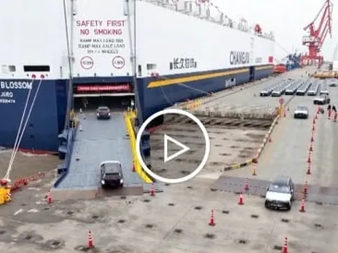 Trung Quốc vận hành siêu tàu chuyên chở ô tô