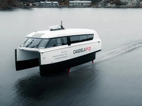 Thuyền điện chở khách "bay" trên mặt nước đầu tiên trên thế giới