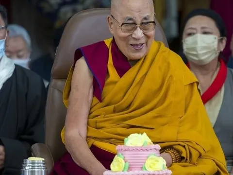 3 lẽ sống để "giàu bền vững" của Đức Đạt Lai Lạt Ma, đến Jack Ma cũng tích cực truyền bá