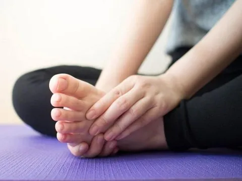 6 dấu hiệu ở chân cảnh báo sức khỏe bạn có "vấn đề"