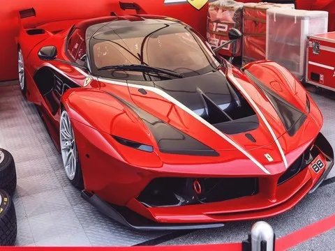 Muốn 'chơi' xe Ferrari này ở Việt Nam phải sẵn rất nhiều tiền: Quệt móp 1 vết có thể tốn cả chục tỷ tiền sửa