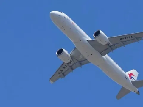 Trung Quốc "khoe" máy bay C919 ở Hồng Kông