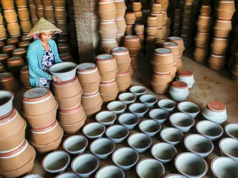 Xuất khẩu gốm sứ mỹ nghệ chạm mức cao nhất trong 1 năm qua